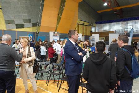 Karierna priložnost te čaka v Kamniku (36)